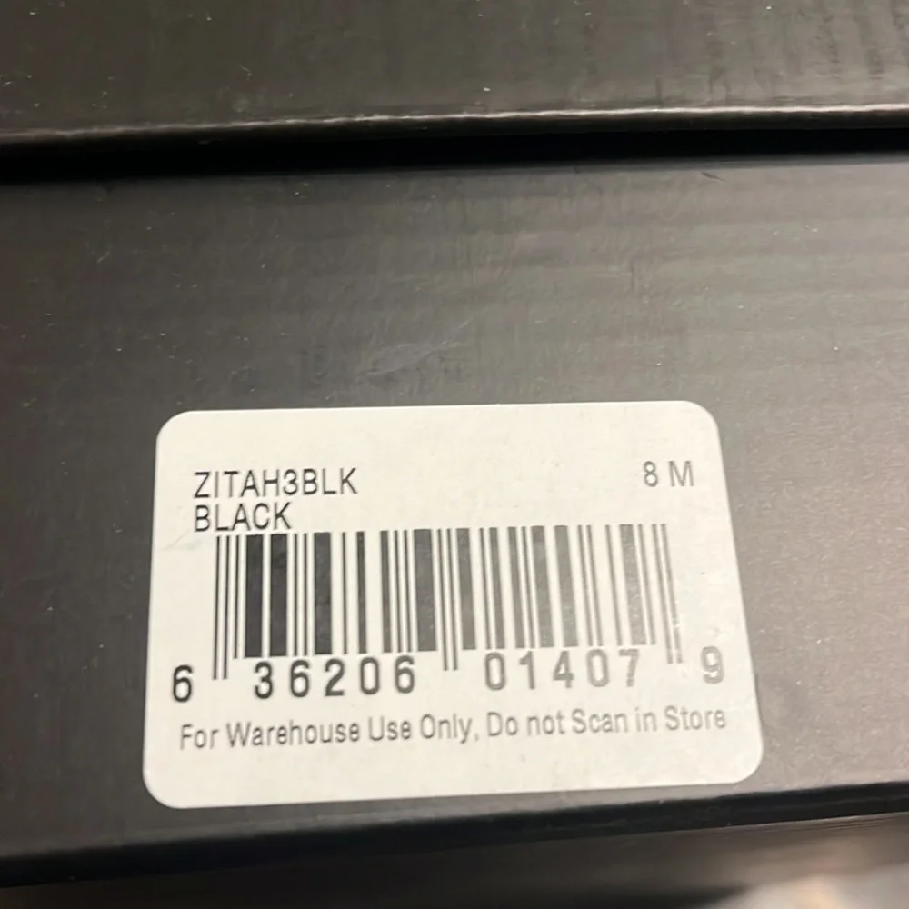 NIB INC Zitah3blk black sparkly pointed toe witchy heels. Size 8